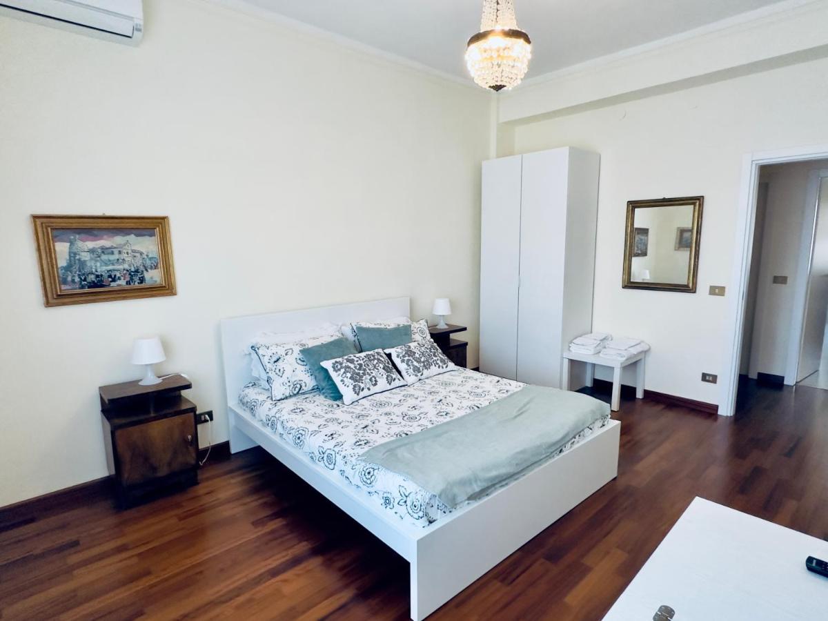Elegant Apartment In City Center Cagliari Exterior photo